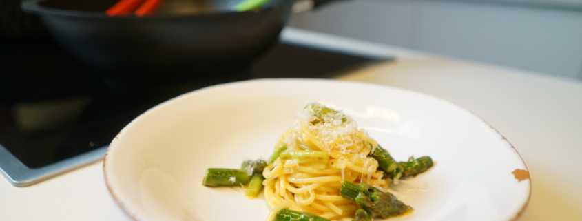 Spaghetti alla Carbonara mit Spargel